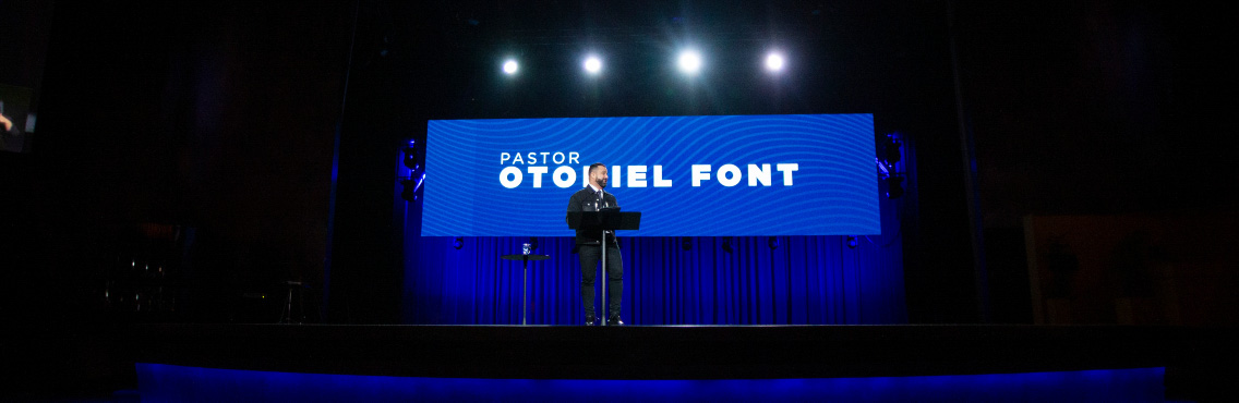 Pastor Otoniel Font en Casa de Dios