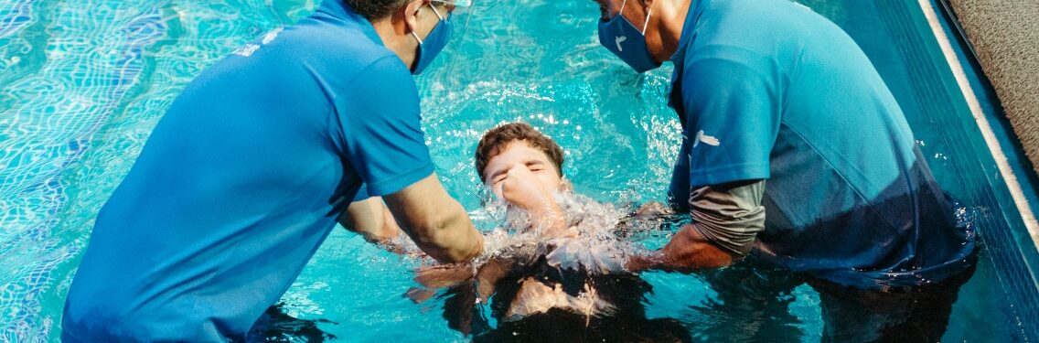 Primeros bautismos en agua del año